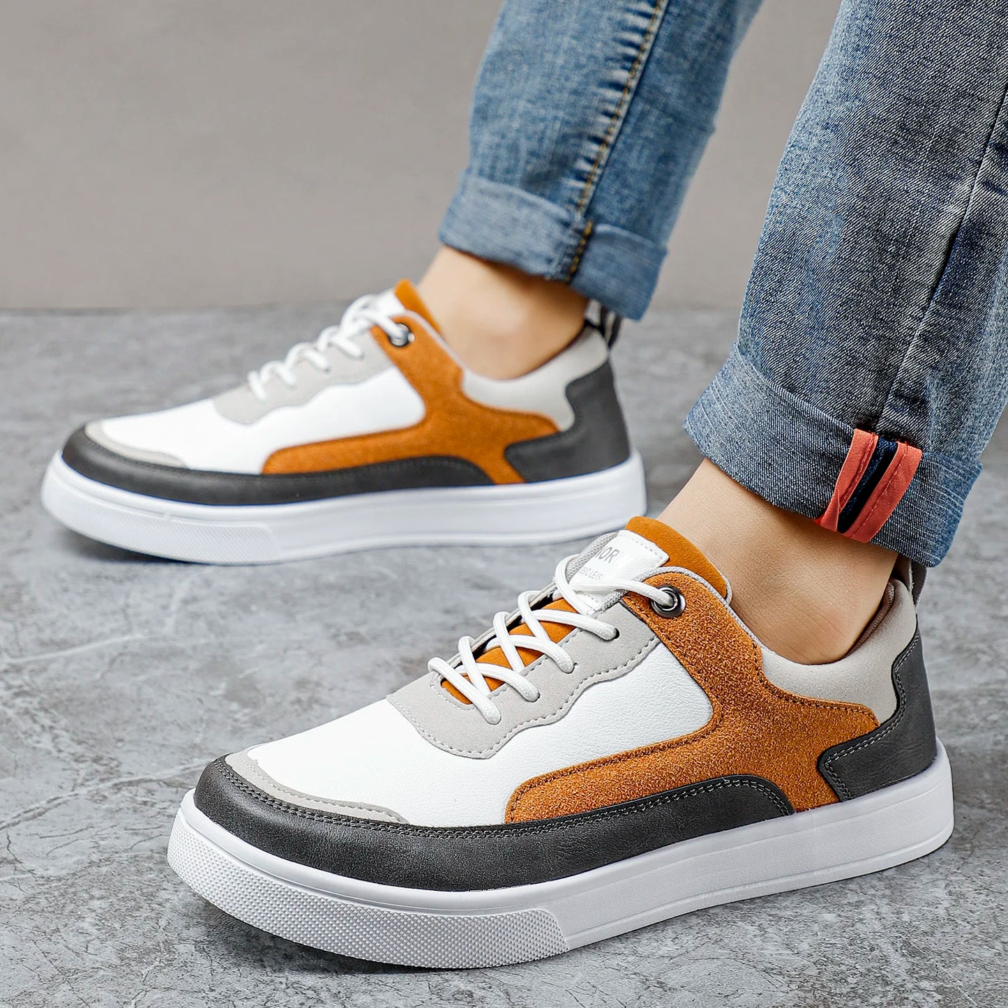 Avisin Sneakers