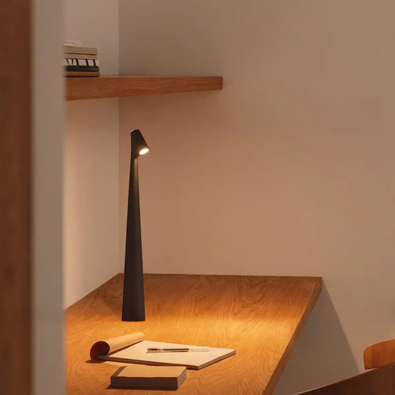 Minimalis Metal Table Lamp